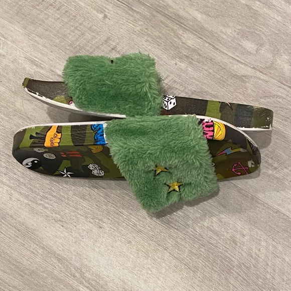 ISCREAM “Camo” Fluffy Slides - Picture 9 of 9